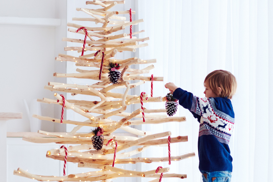 minimalist christmas tree wood