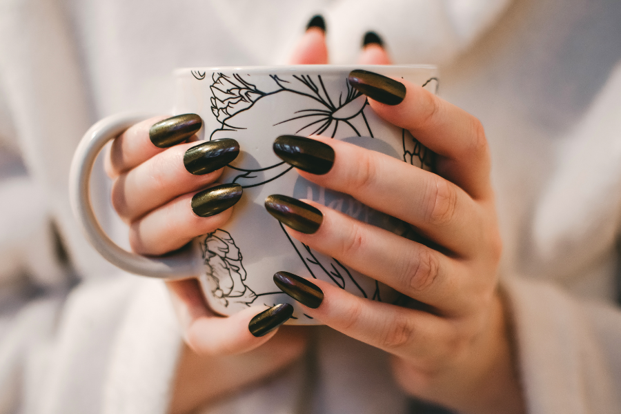 yellow toenails polish