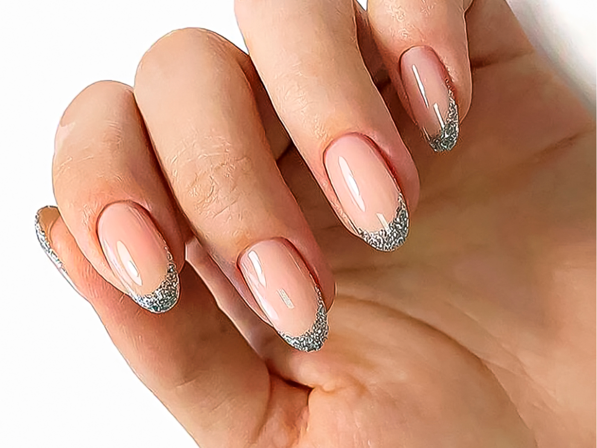 christmas nails Design inspo ideas French tips christmas nails ideas inspo design