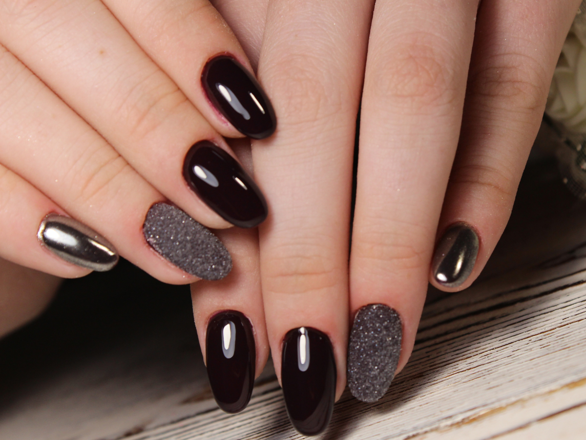 christmas nails Design inspo ideas black winter glitter christmas nails ideas inspo design