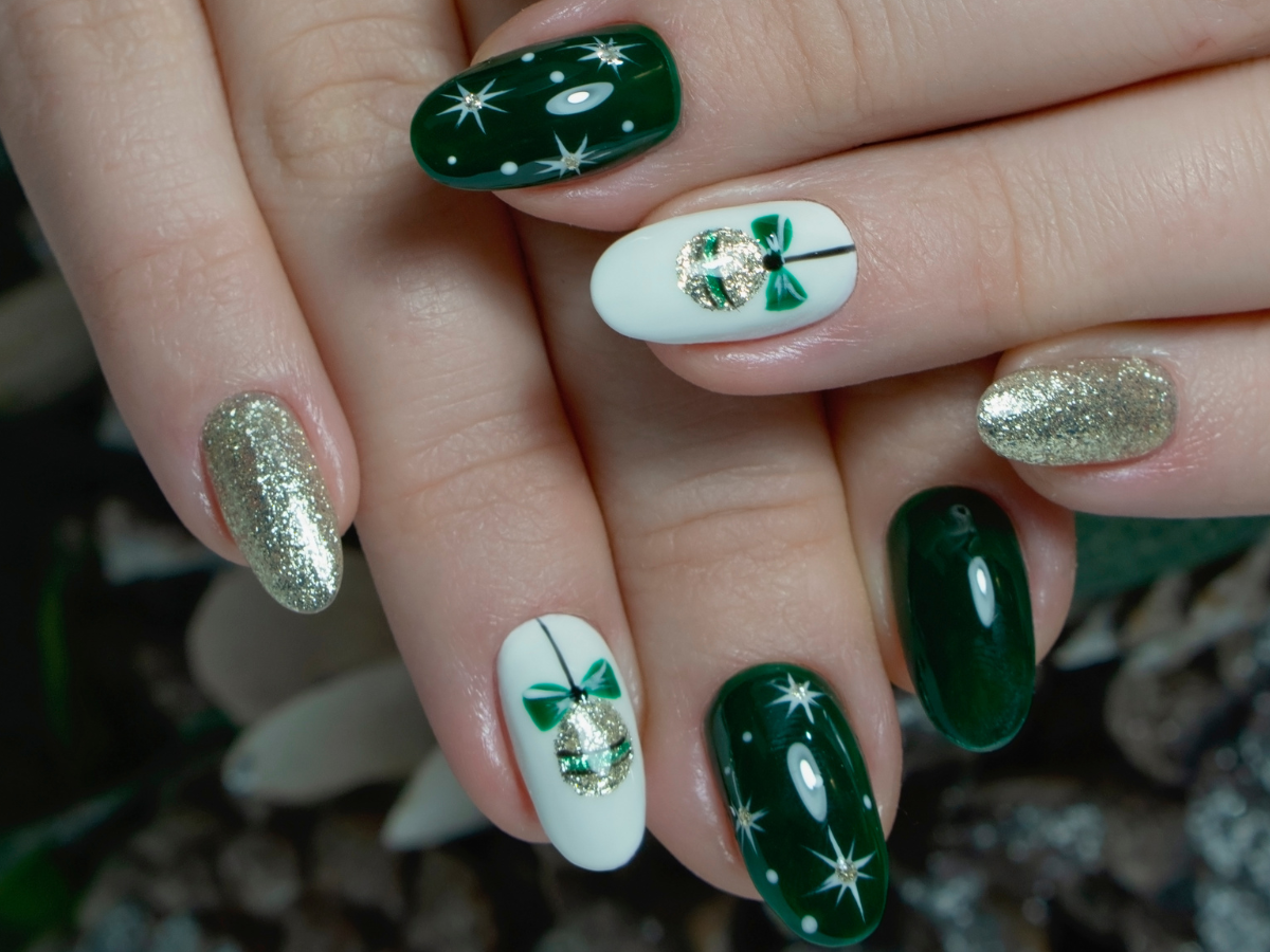 christmas nails Design inspo ideas christmas ornaments nails ideas inspo design