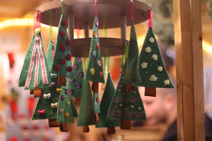 modern unique Christmas tree ideas diy christmas tree ornaments