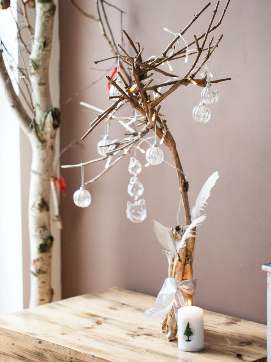 modern unique Christmas tree ideas glass ornaments christmas tree decor