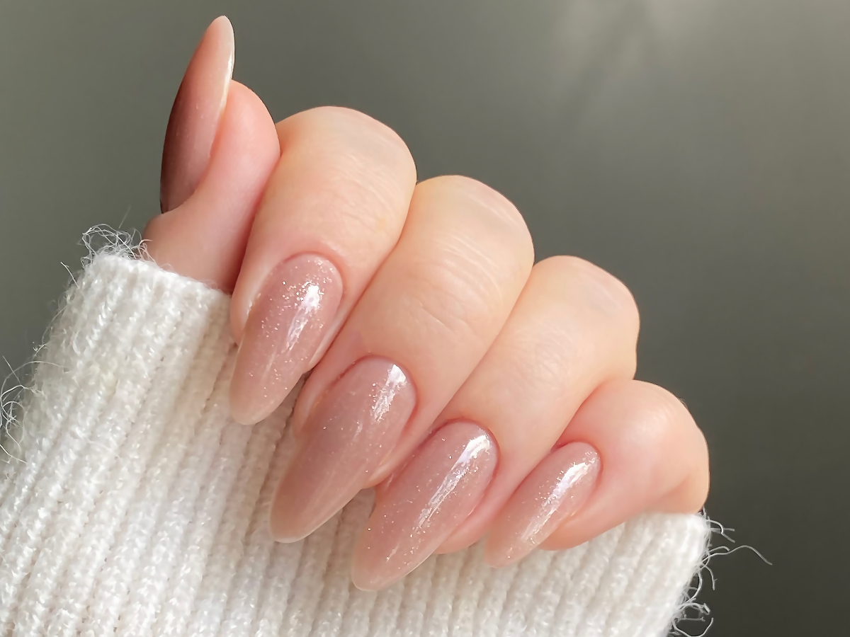 christmas nails Design inspo ideas glittery nude christmas nails ideas