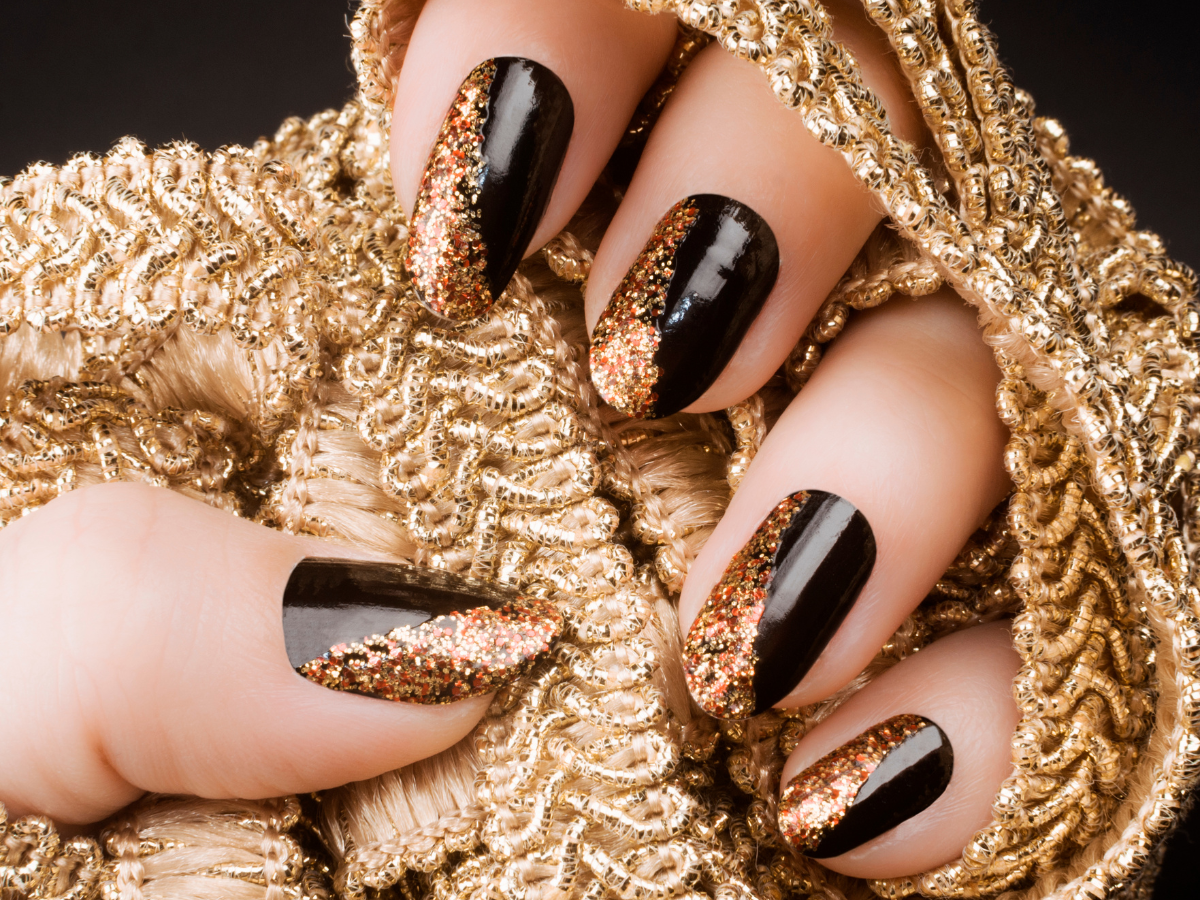 christmas nails Design inspo ideas gold and black christmas nails ideas