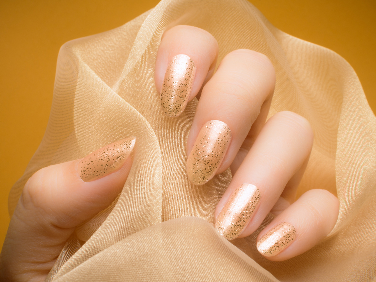 christmas nails Design inspo ideas gold glitter christmas nails ideas inspo design