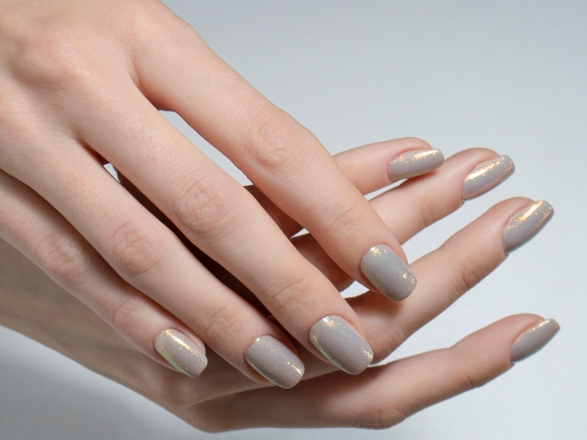 christmas nails Design inspo ideas gold nude ornaments nails ideas inspo design