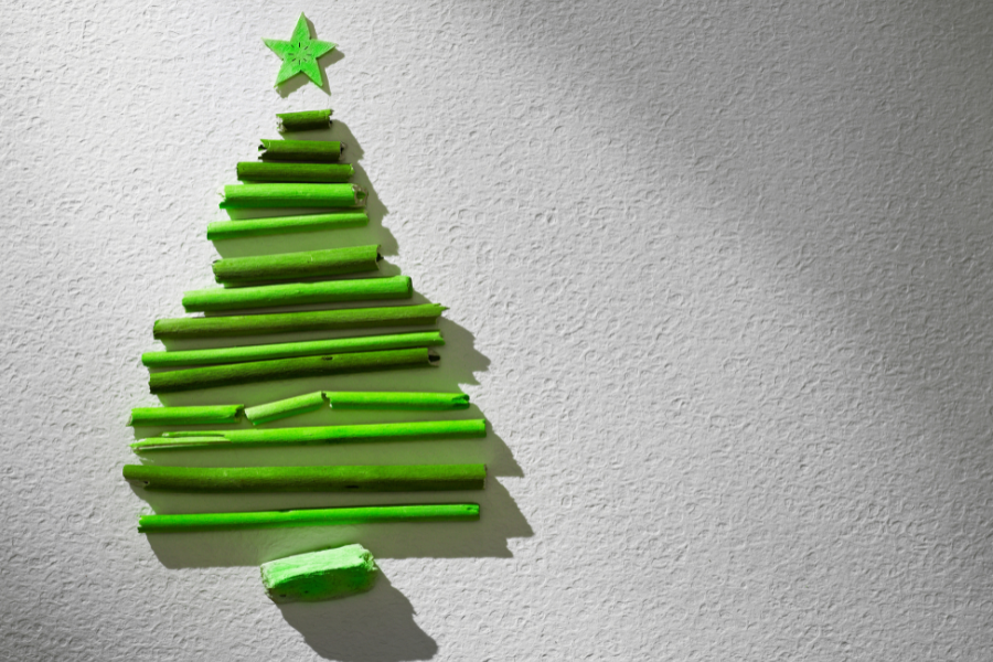 modern unique Christmas tree ideas green christmas tree