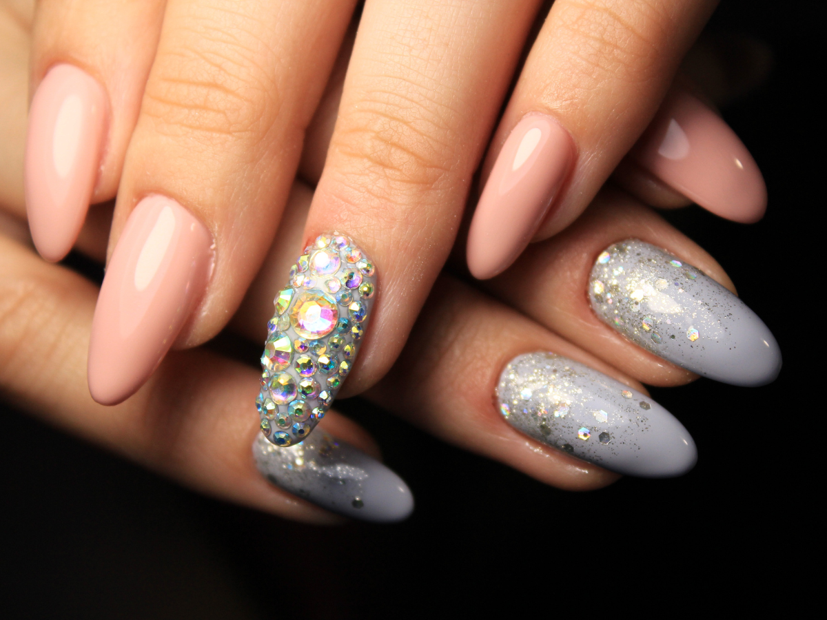 christmas nails Design inspo ideas nude glitter silver christmas nails ideas inspo design