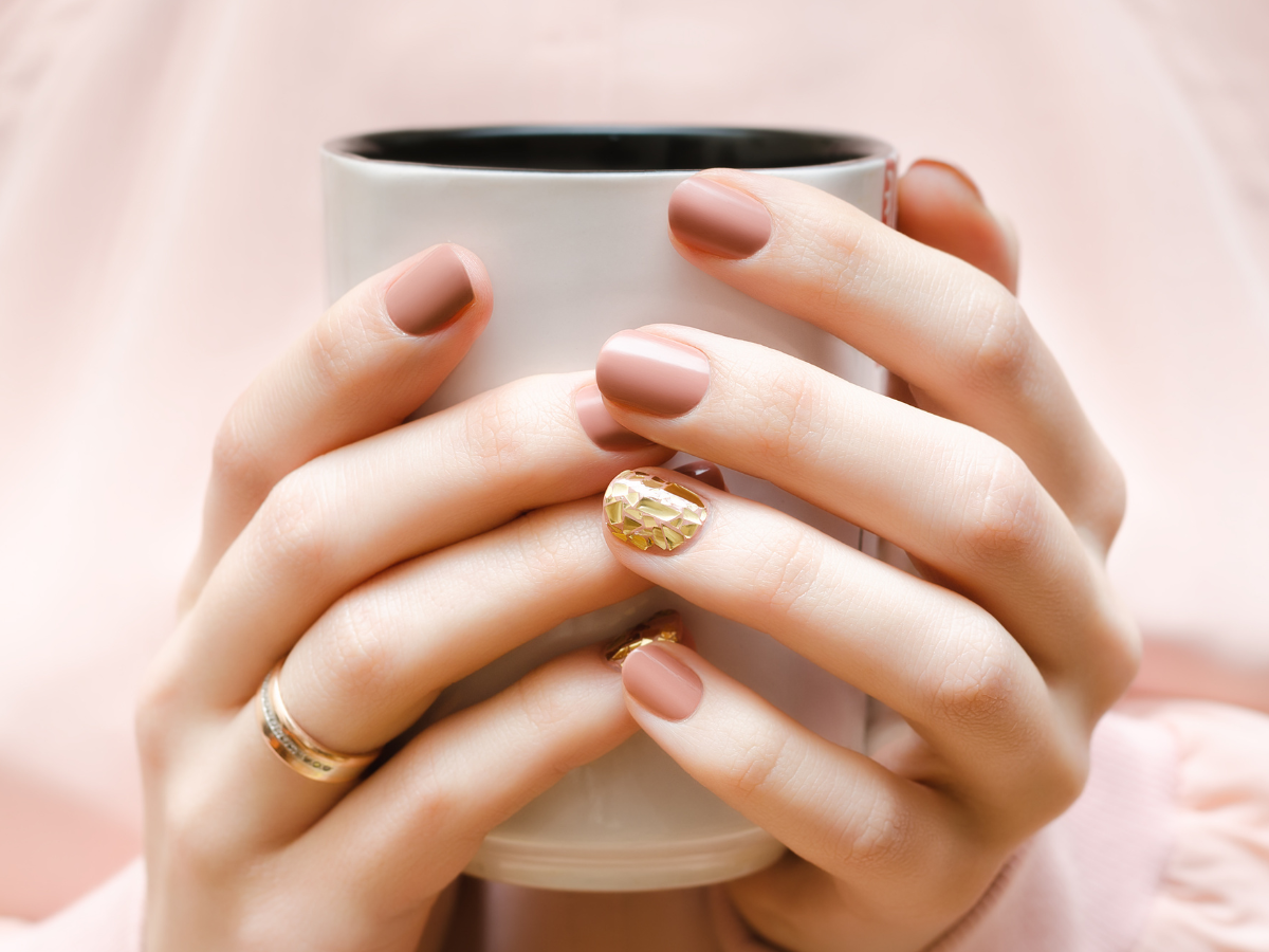 christmas nails Design inspo ideas nude gold christmas nails ideas inspo design
