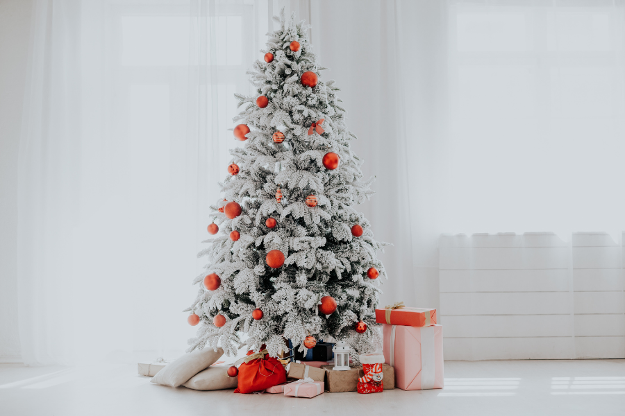 modern unique Christmas tree ideas red and white christmas tree