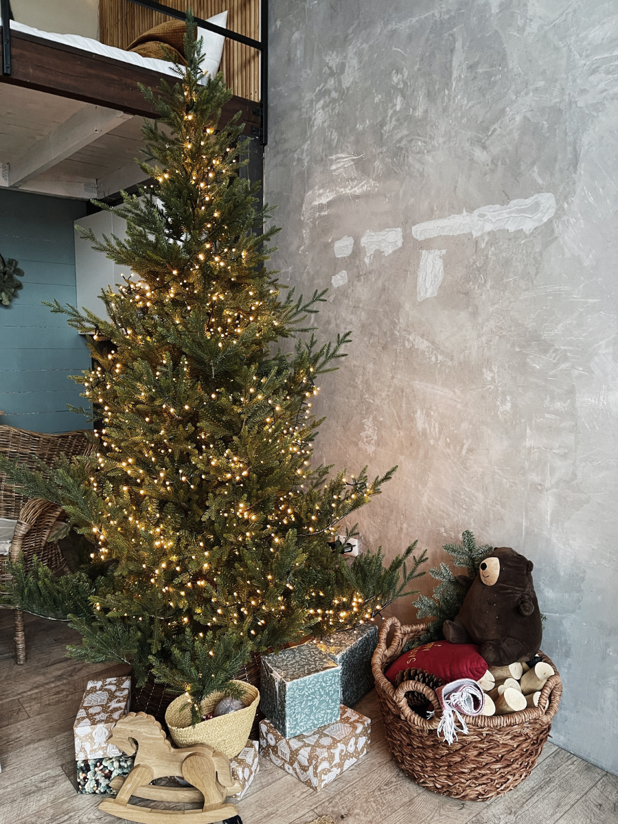 modern unique Christmas tree ideas twinkle lights christmas tree decor